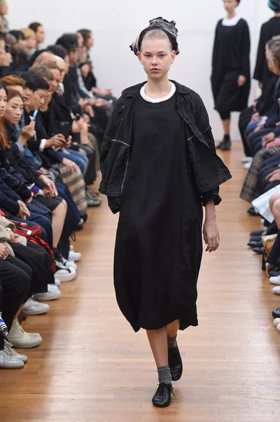 Look 18